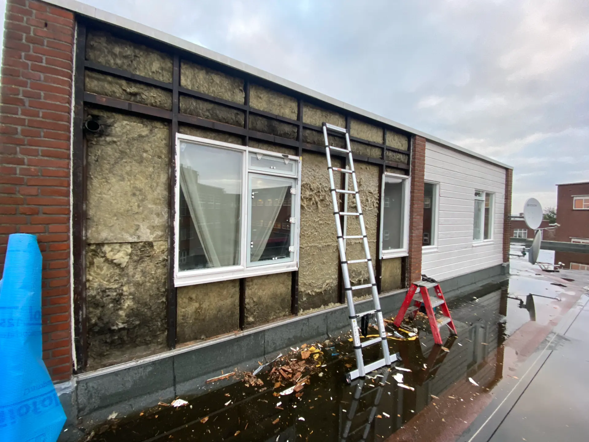 Uiteenlopend werk aan huis en pand.